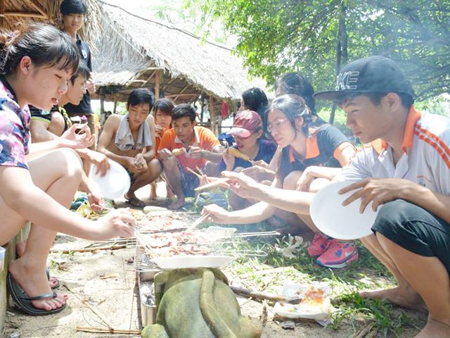 Thành viên hai CLB của Cao đẳng thực hành FPT Mạng cá cược bóng đá
 Hồ Chí Minh cùng tham gia vào bữa tiệc nướng