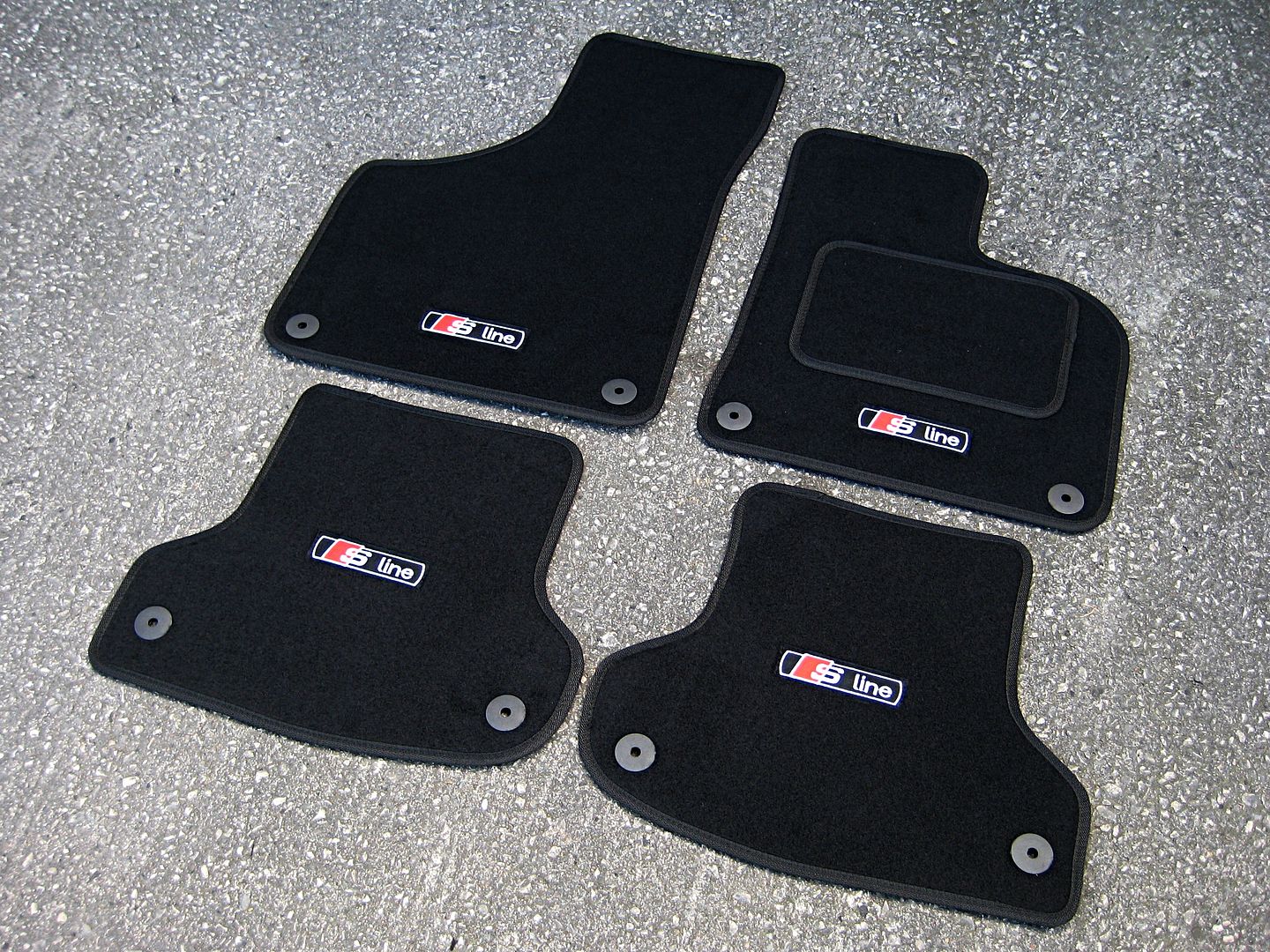 Car Mats in Black to fit Audi A3 8P (20032012) + "SLine" Logos (x4