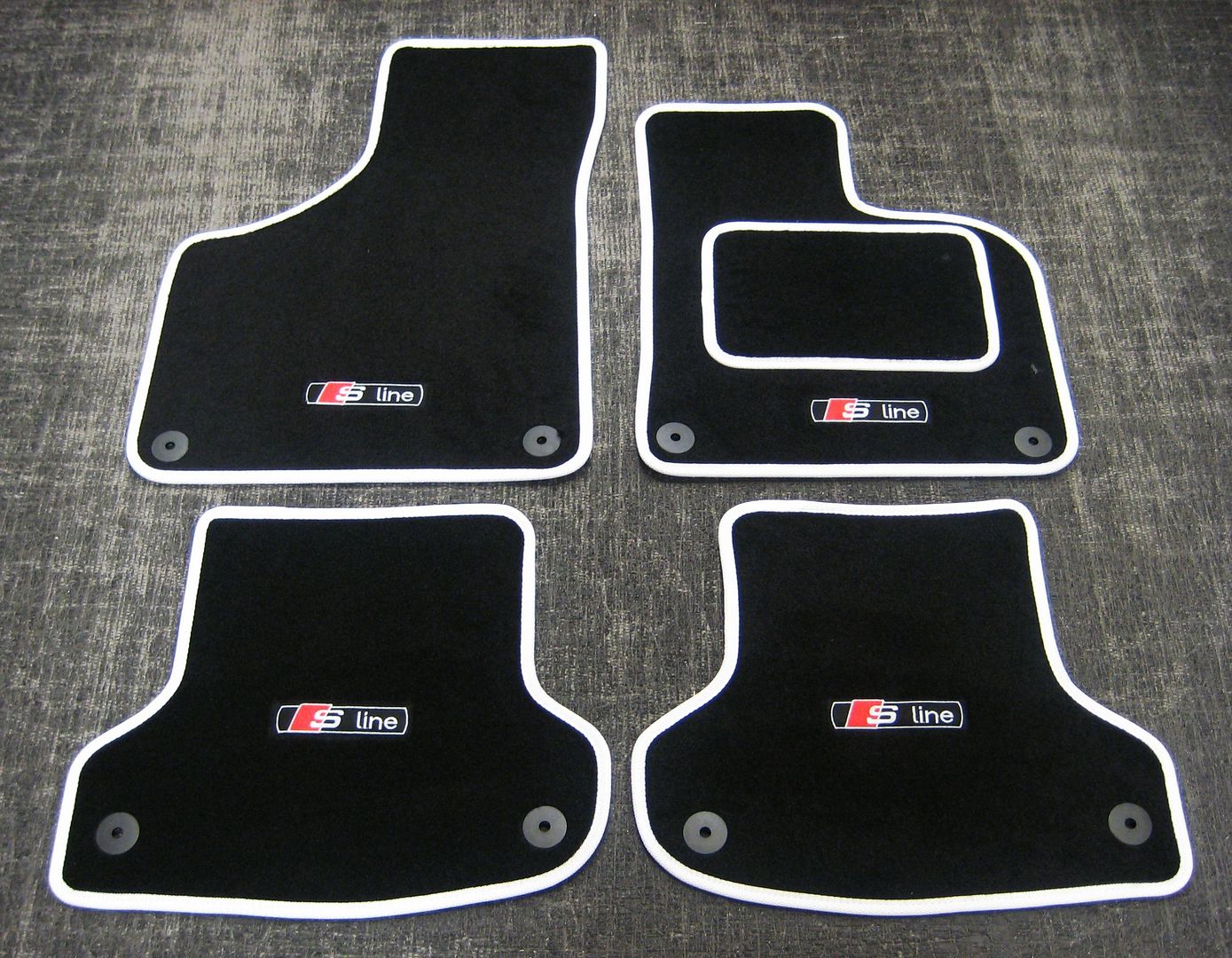 Black/White SUPER VELOUR Car Mats Audi A4 Cab (B6+B7 0108) + SLine