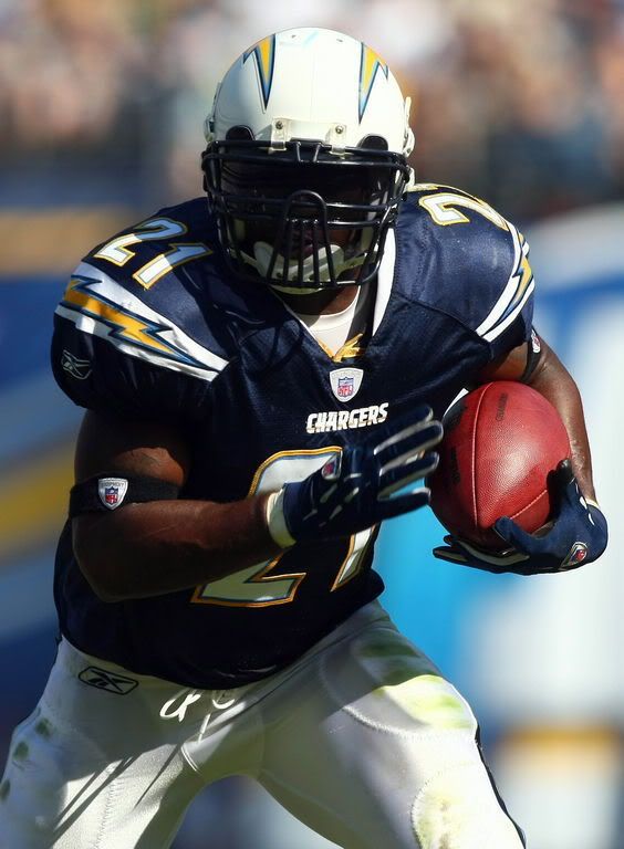 ladainian-tomlinson-stays-with-chargers.jpg