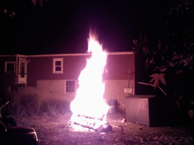 http://i32.photobucket.com/albums/d32/tank099/bonfire1.jpg