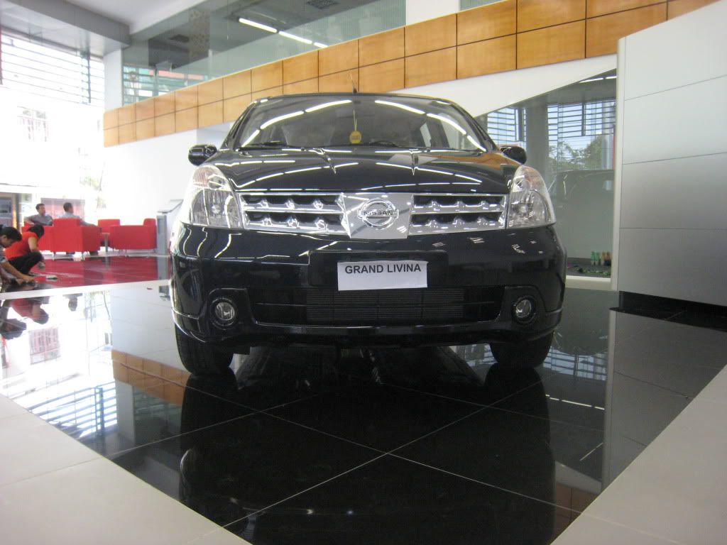 Trải nghiệm cùng với Nissan Grand Livina :)