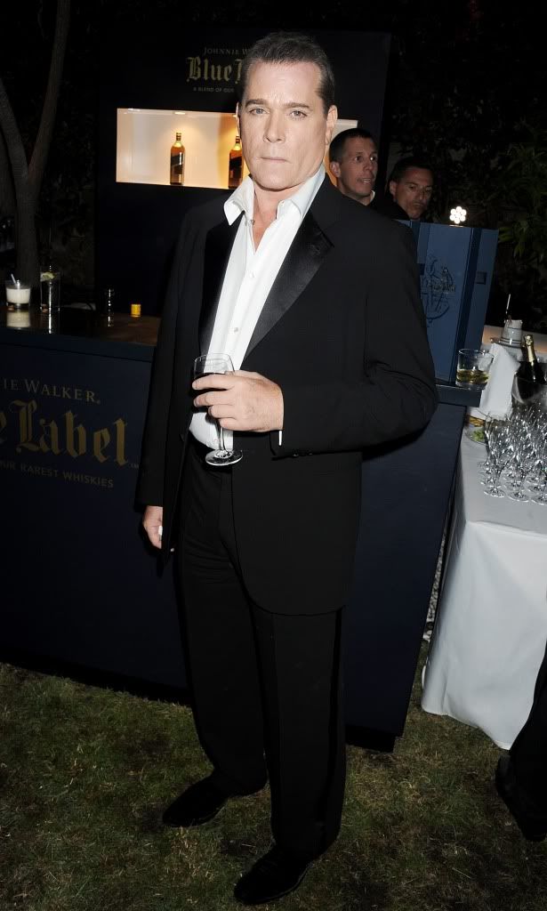 Brad Pitt gây “náo loạn” tại LHP Cannes - 3