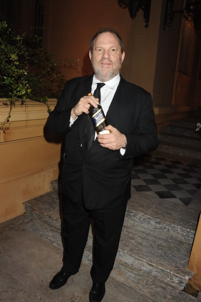 Brad Pitt gây “náo loạn” tại LHP Cannes - 4