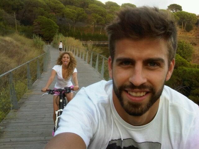  photo cycling-shakira-pique_zps42779f96.jpg