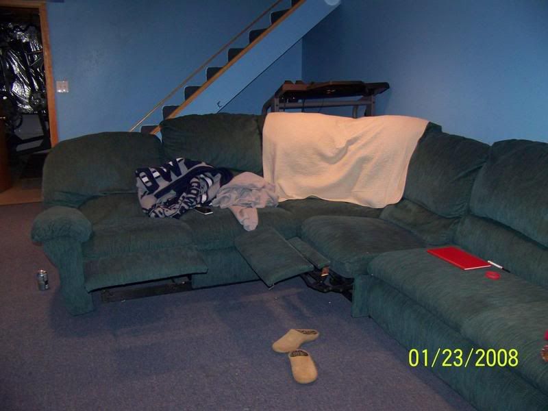 http://i32.photobucket.com/albums/d45/mikemar319/couch3.jpg