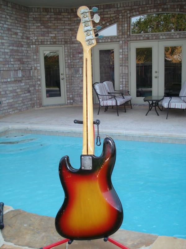 7402JazzBass003.jpg